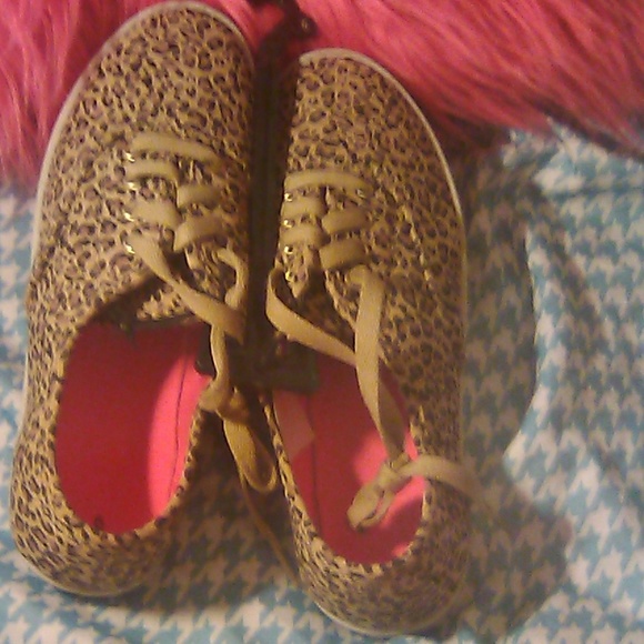 Shoes - Picture 1 of 4
